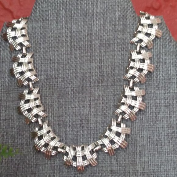 Collectible Coro Choker Necklace Basket Weave Pattern on Silver Tone 12" - Picture 2 of 2